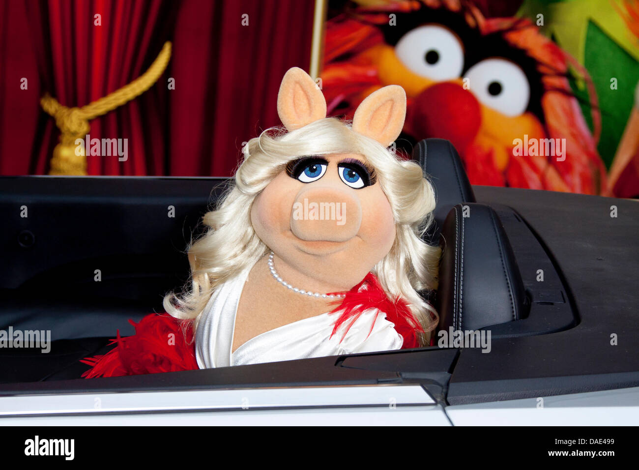 Miss piggy muppets 2011 hi-res stock photography and images - Alamy