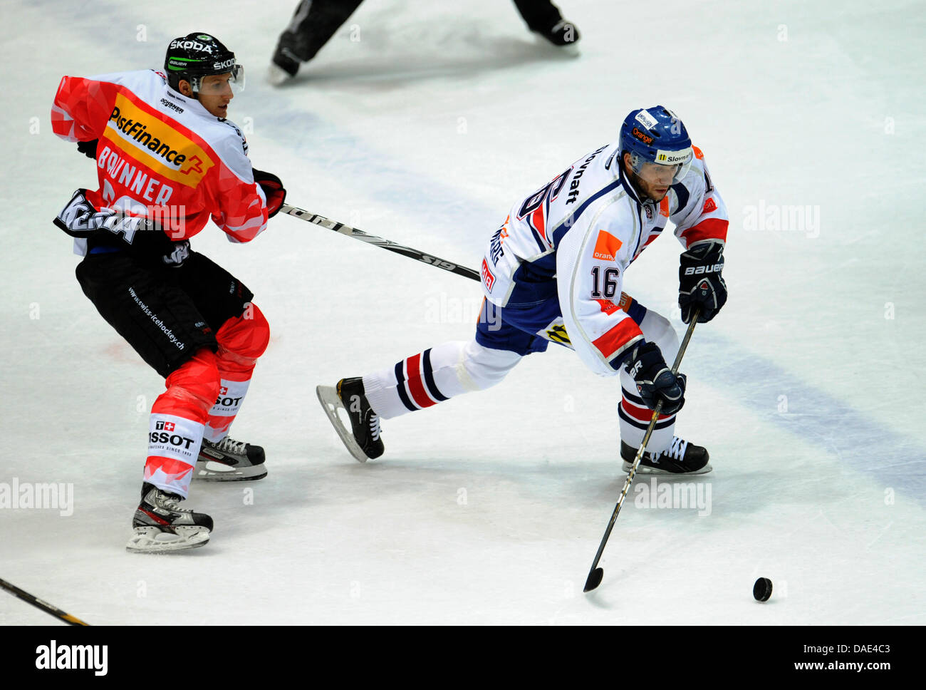 Slovakia's Roman Kukumberg (R) vies for the puck with Switzerland's Damien Brunner during the Deutschland Cup ice hockey match between Slovakia and Switzerland at the Olympic Hall in Munich, Germany, 13 November 2011. Photo: Andreas Gebert Stock Photo