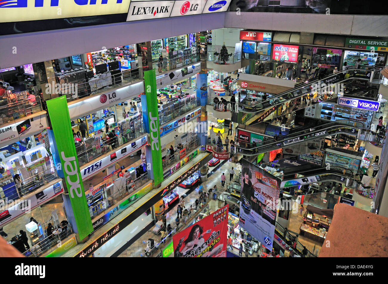 Computers for Sale in a Computer Store Editorial Image - Image of computer,  computers: 135429635