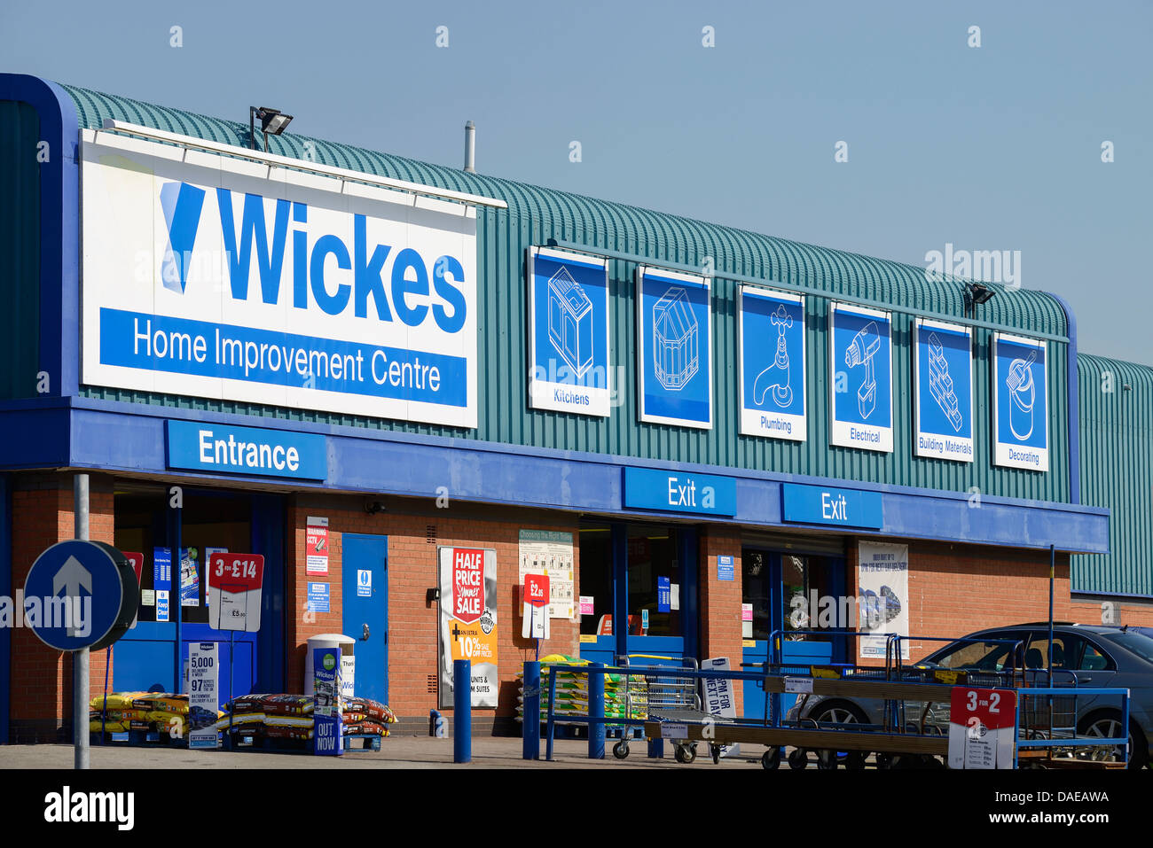Retail store entrance hires stock photography and images Alamy