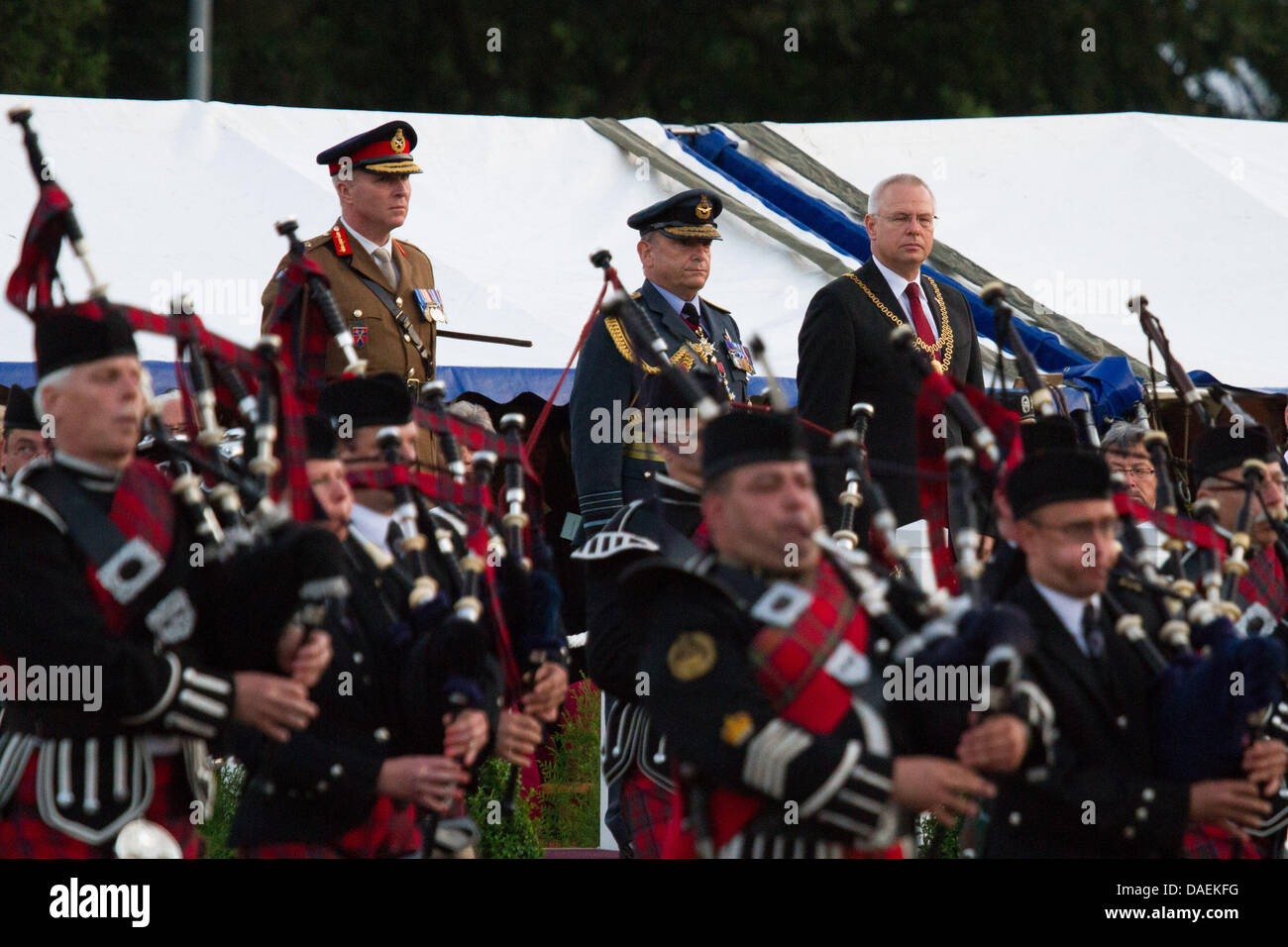 Bands from the British and German armies perform a Beating Retreat ceremony in front of Air Chief Marshal Sir Stuart Peach, Vice Chief of the Defence Staff (centre), the Mayor of Mönchengladbach, Norbert Bude (right) and the General Officer Commanding British Forces Germany, Major General John Henderson (left) at the Rheindahlen Military Complex, Germany Stock Photo