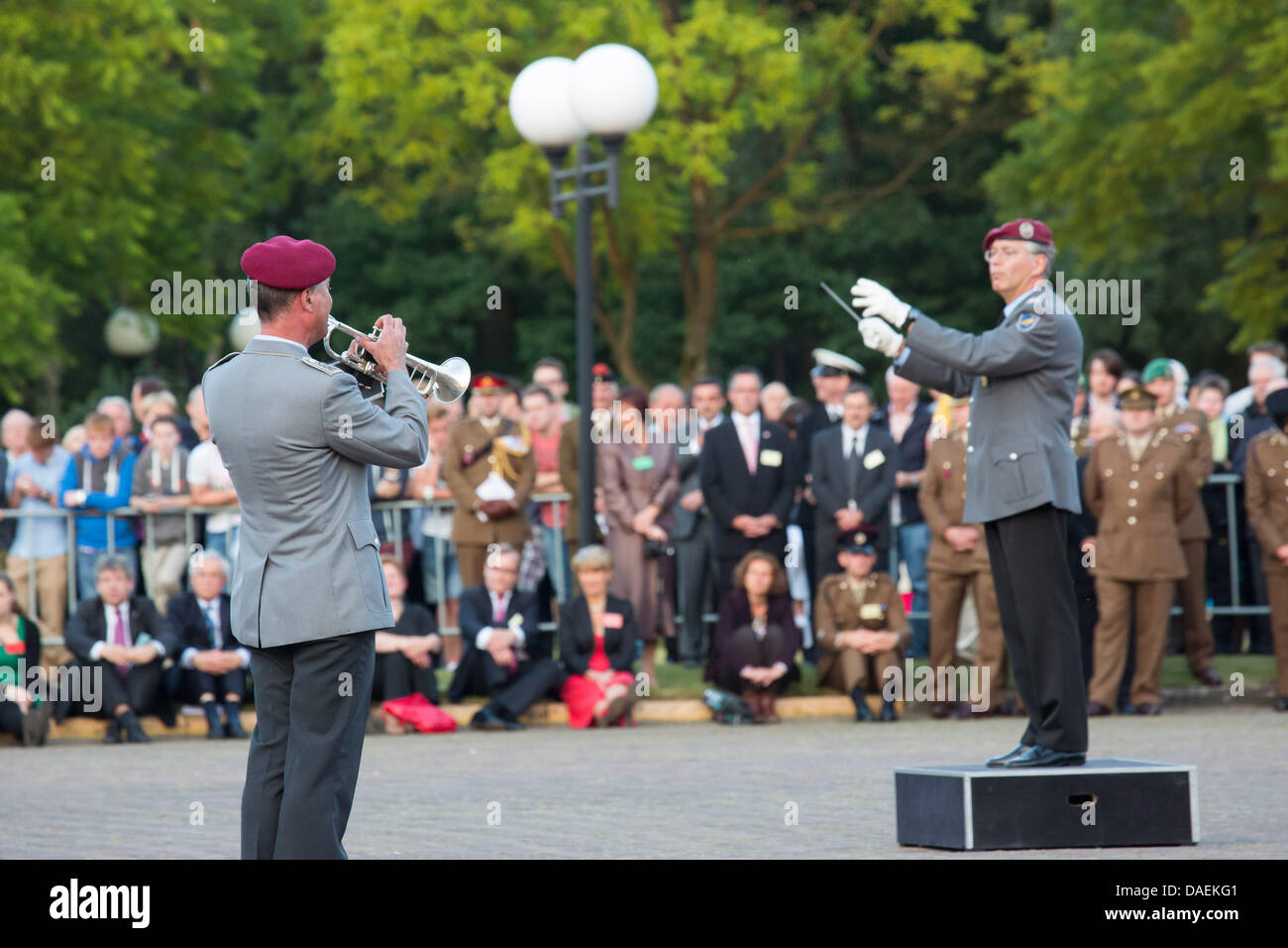 The German Army's Heeresmusikkorps 300 band from Koblenz performs in a Beating Retreat ceremony in front of The Big House, Rheindahlen Military Complex, Germany Stock Photo