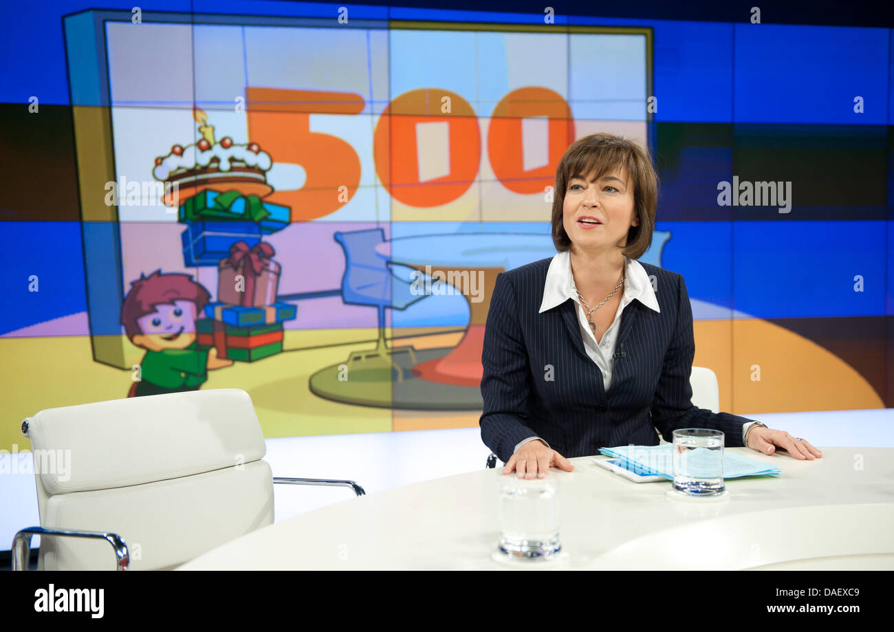 Maybrit Illner presents her talkshow by public broadcaster ZDF for the 500th time in Berlin, Germany, 17 November 2011. Since 14 October 1999, Illner has been presenting her weekly show. Photo: Joerg Carstensen Stock Photo