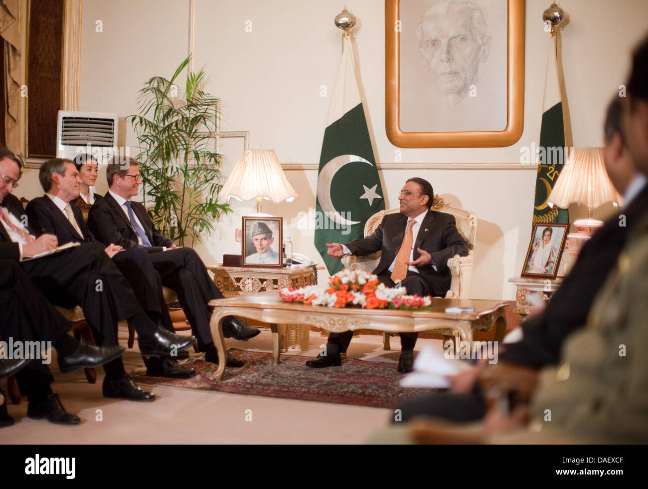 German Foreign Minister Guido Westerwelle and the Federal Special Envoy for Pakistan and Afghanistan,  Michael Steiner (L), meet for talks with the President of Pakistan Asif Ali Zardari (C) in Islamabad, Pakistan, 18 November 2011. Westerwelle is on a one-day visit to Pakistan. Photo: MICHAEL KAPPELER Stock Photo
