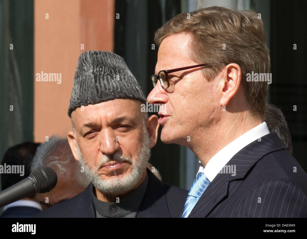 German Foreign Minister Guido Westerwelle (R) speaks next to President of Afghanistan Hamid Karsai in Kabul, Afghanistan, 19 November 2011. Westerwell is on a one-day visit to Kabul. Photo: Michael Kappeler Stock Photo