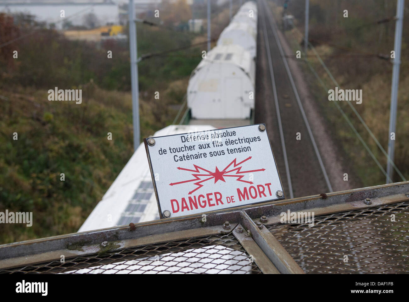 The train carrying the 11 CASTOR containers crosses the French-German border at Forbach, France, 25 November 2011. The 13th CASTOR transport containing German nuclear has reached Germany and is expected to arrive in Gorleben, his final destination, this weekend. Photo: UWE ANSPACH Stock Photo