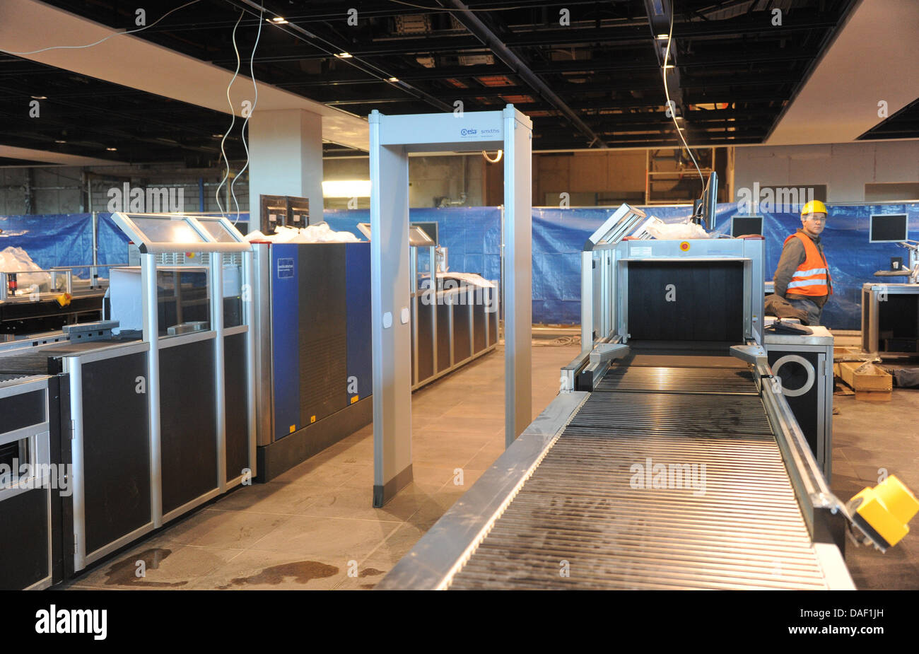 A security checkpoint is already installed at the new BER Airport in ...