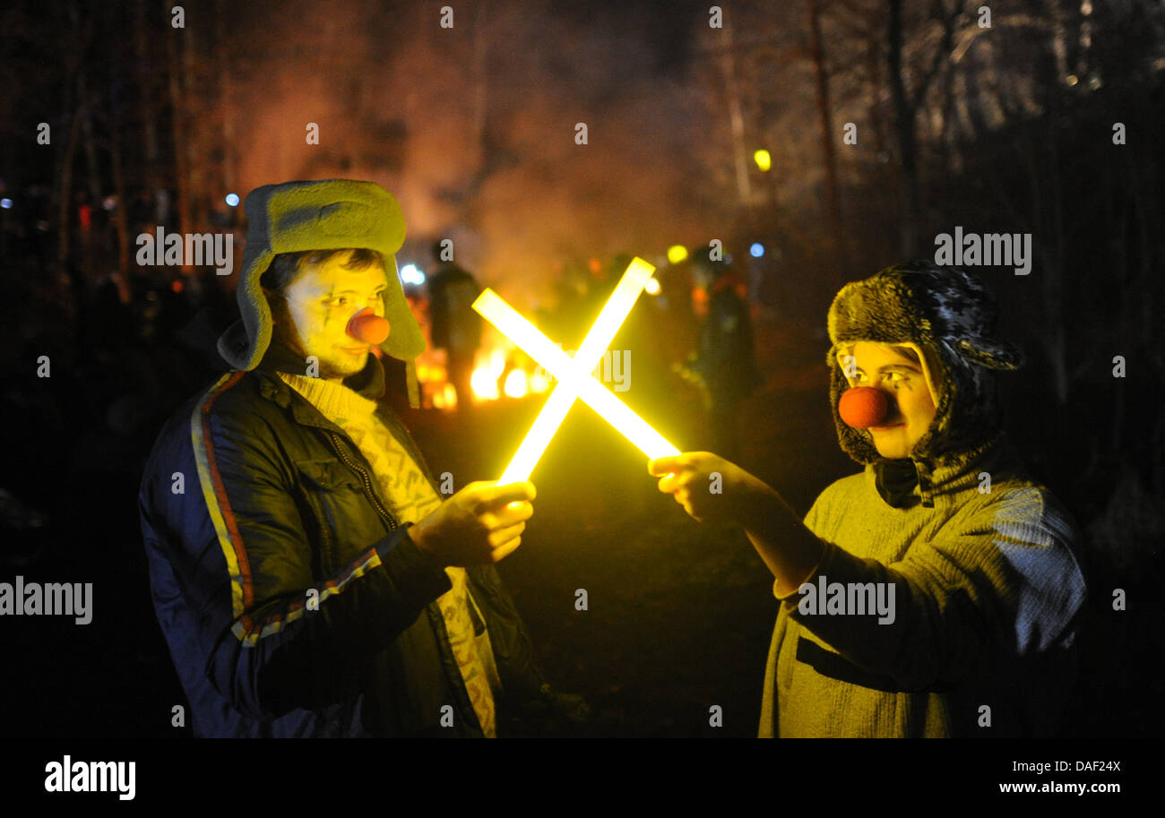 NEW: Anti-nuclear activist occupy the railtracks as part of the protests against the Castor nuclear transport along the railway line between Lueneburg and Dannenberg near Harlingen, Germany, 26 November 2011. The 13th Castor transport with German nuclear waste is expected at the interim storage facility in Gorleben from the reprocessing plant in France this weekend. Photo: Christian Cha Stock Photo