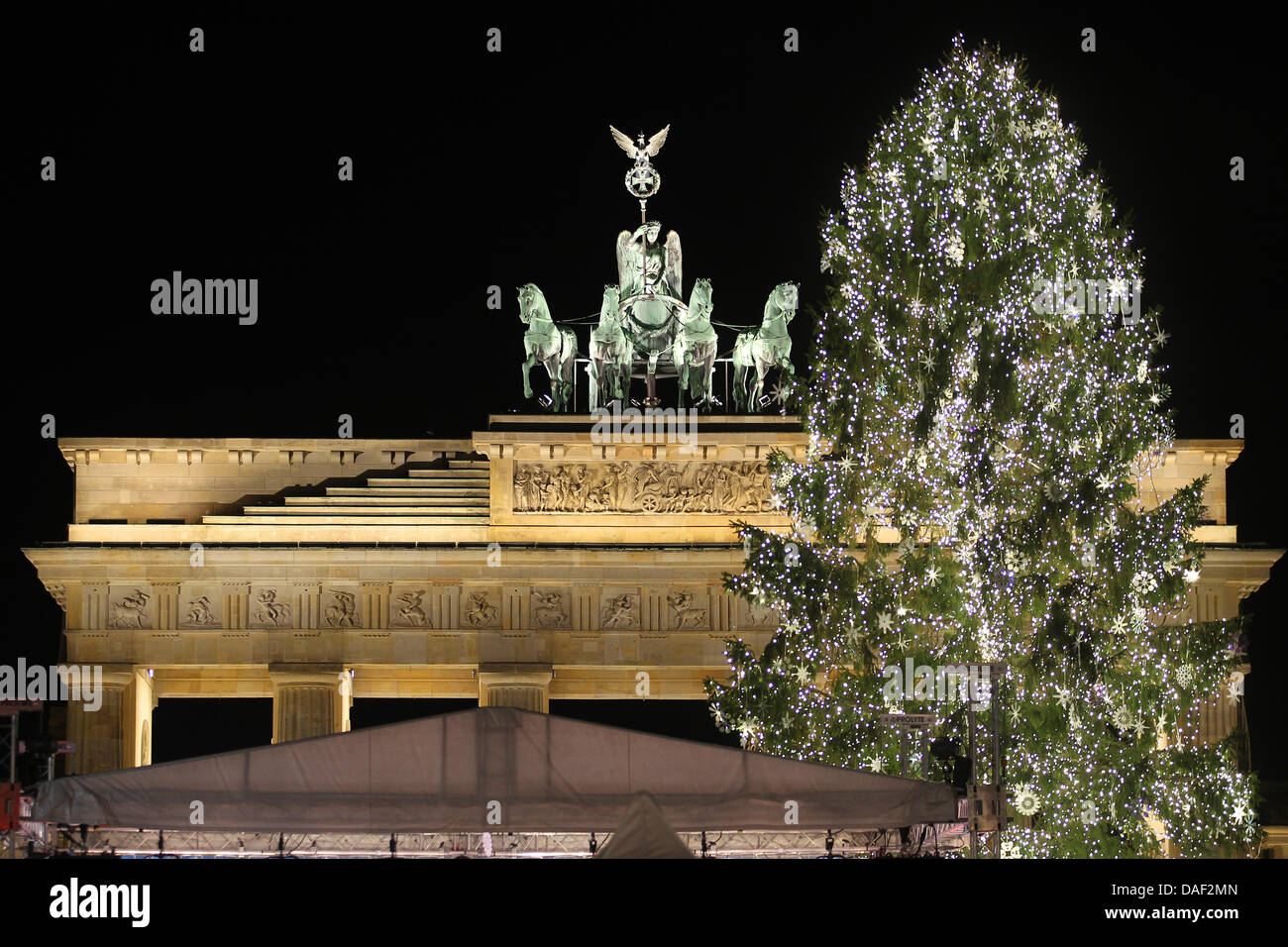 This year's Christmas tree is illuminated at the Brandenburg Gate in