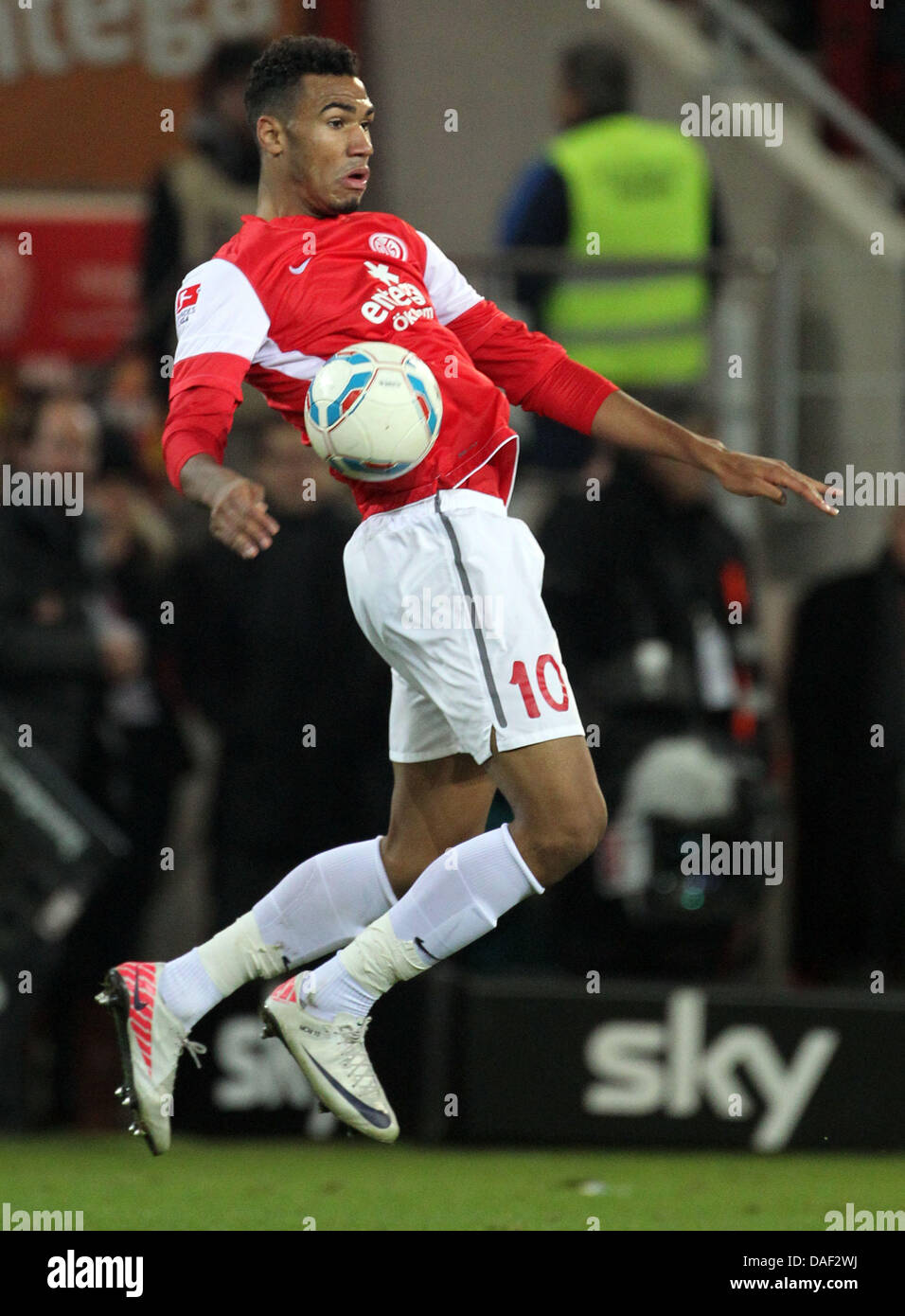 Mainz S Maxim Choupo Moting Plays The Ball During The German Stock Photo Alamy Mainz S Maxim Choupo Moting Plays The Ball During The German Stock Photo Alamy