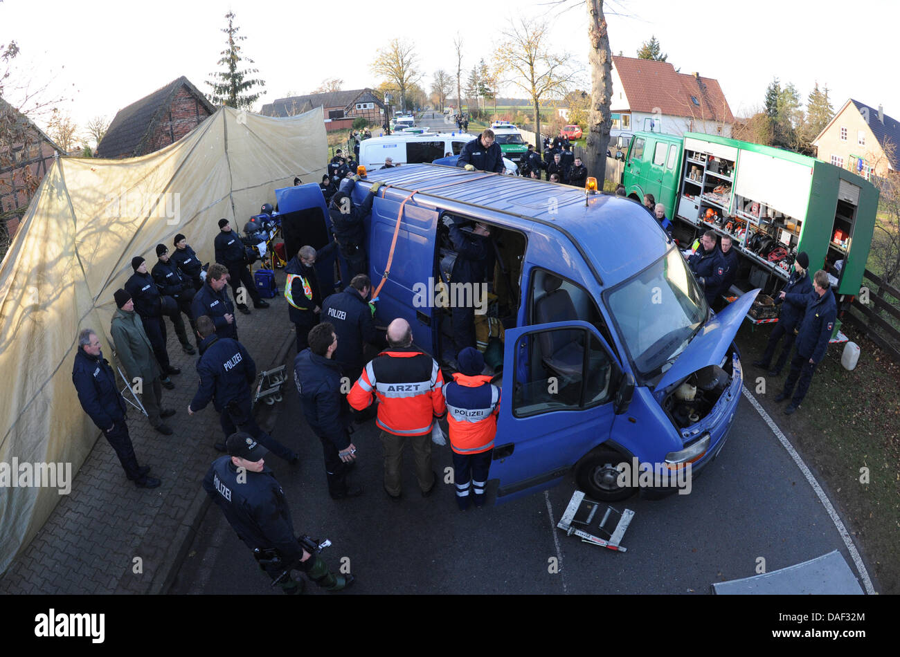 Police officers break open a truck which Greanpeace activists tied to the street in Klein Gusborn, Germany, 28 November 2011. Greenpeace tries to block the entrance way of the interim storage facility. The 13th Castor transport with German nuclear waste is on its way to the interim storage facility in Gorleben from the reprocessing plant in France. Photo: Julian Stratenschulte Stock Photo