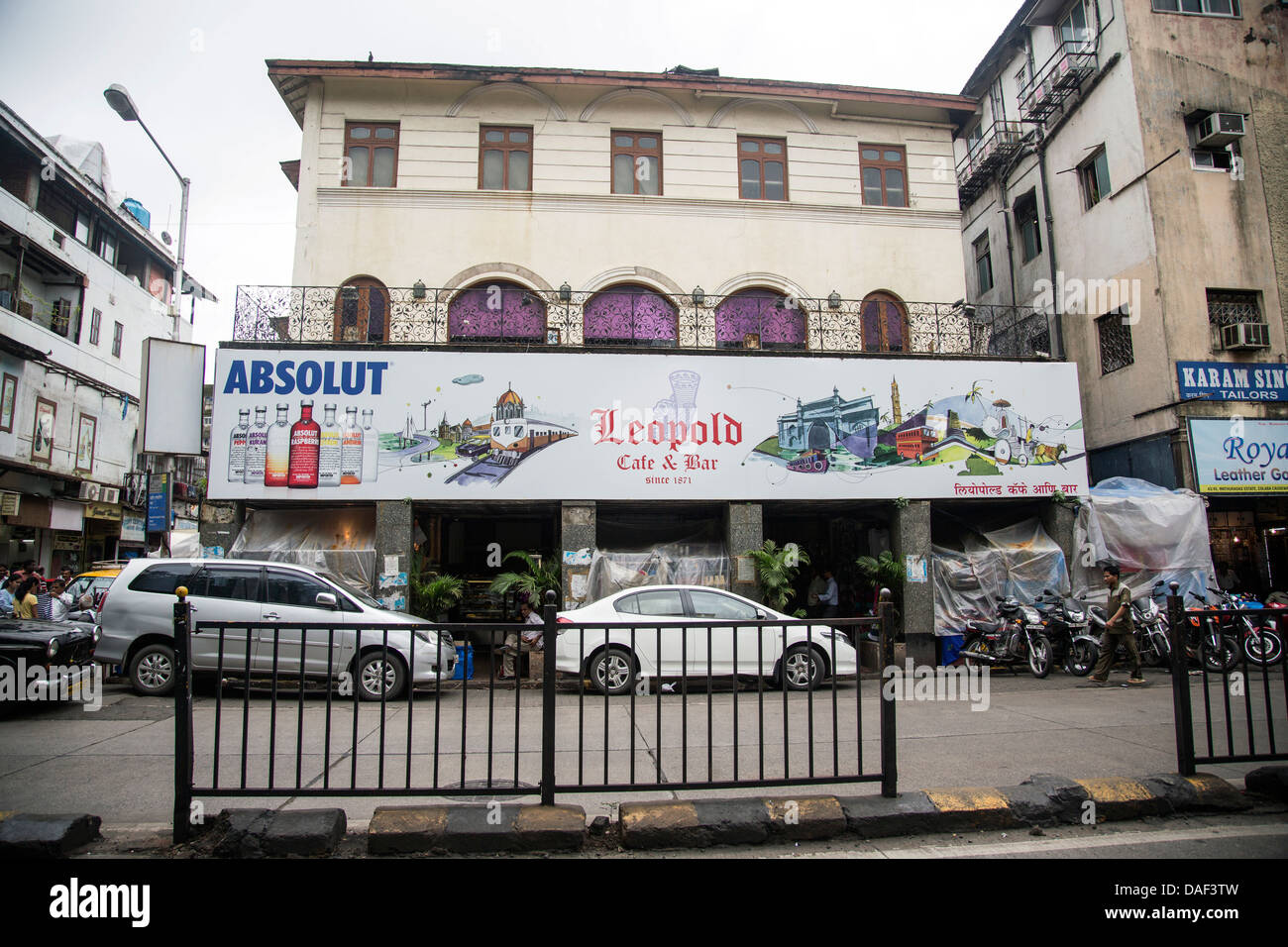 Leopold's Cafe Colaba Mumbai as made famous in the novel Shantaram also site of terrorist attacks november 2008 Stock Photo
