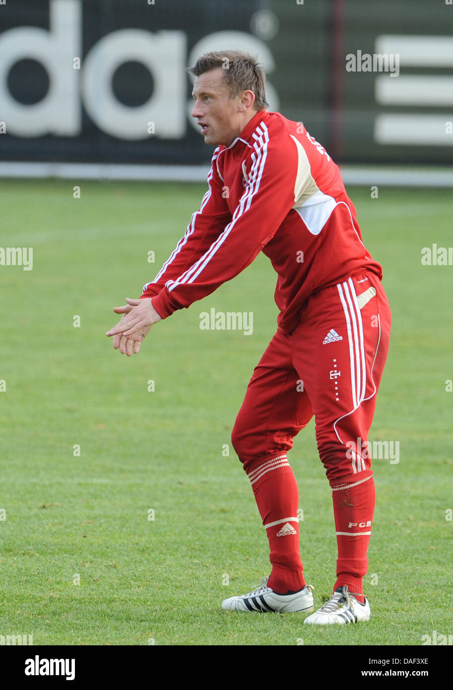 Munich's Ivica Olic practices on the club grounds on Saebener Strasse in Munich, Germany, 30 November 2011. Photo: Andreas Gebert Stock Photo