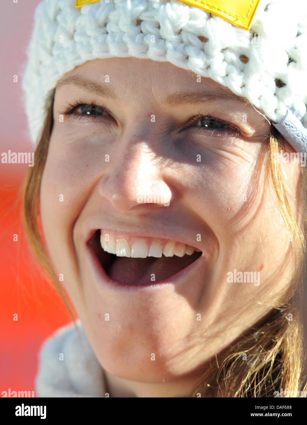 Julia Mancuso of the USA reacts in the finish area of the women's Downhill Training at the Skiing World Championships in Garmisch-Partenkirchen, Germany, 10 February 2011. Photo: Peter Kneffel Stock Photo