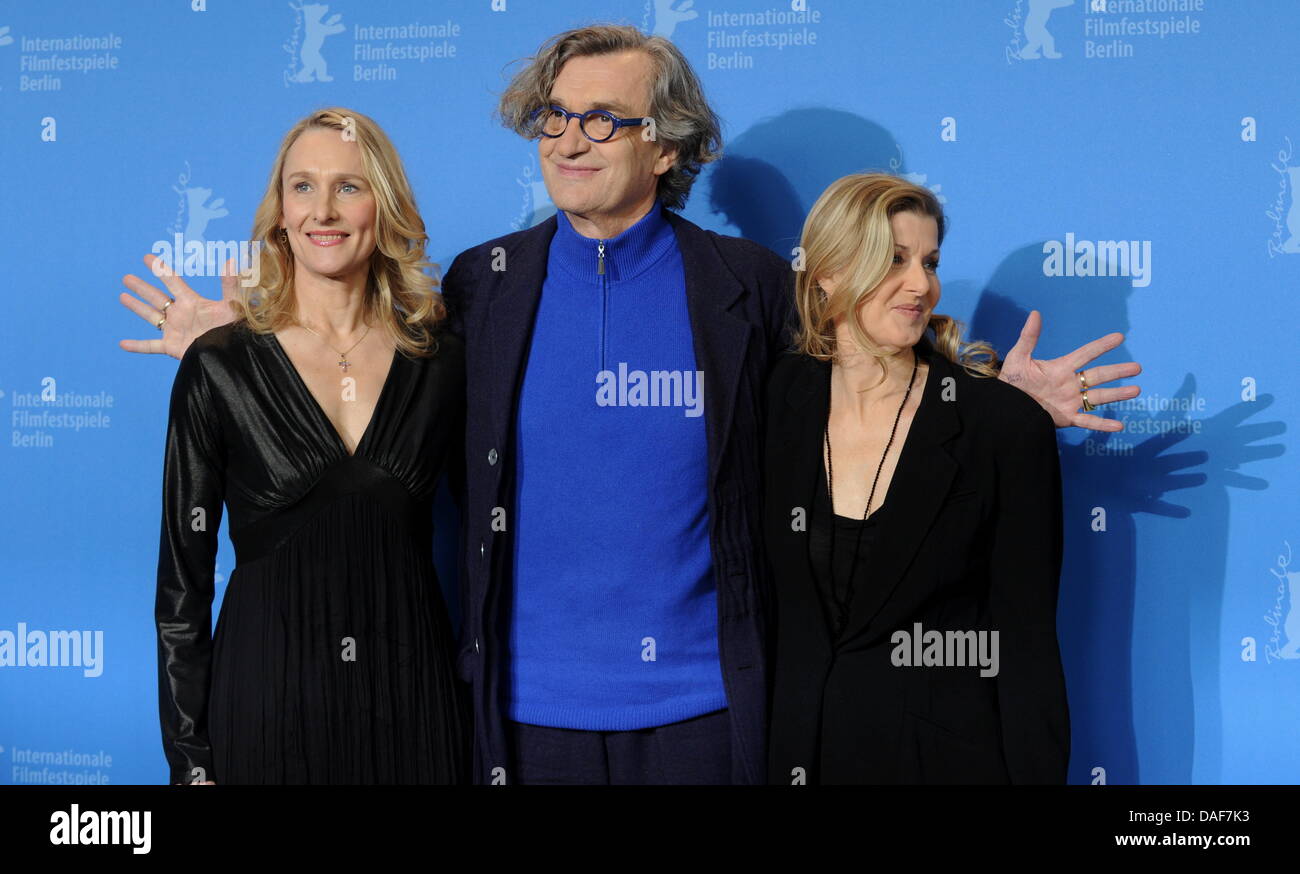 German director Wim Wenders poses with dancer and protagonist Julie Shanahan (L) and protagonist Barbara Kaufmann during the photocall for the film 'Pina' during the 61st Berlin International Film Festival in Berlin, Germany, 13 February 2011. The film is running in the section competition out of competition of the International Film Festival. The 61st Berlinale takes place from 10 Stock Photo
