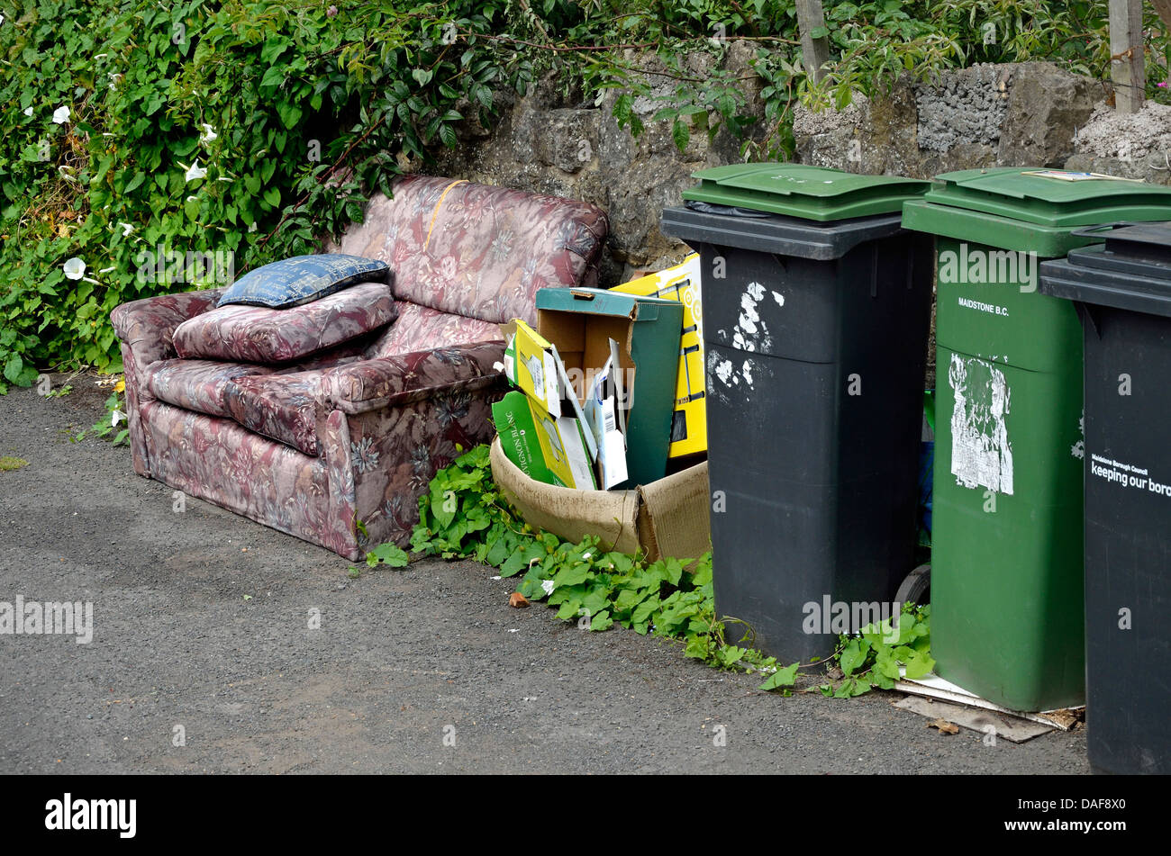Household rubbish bins hires stock photography and images Alamy