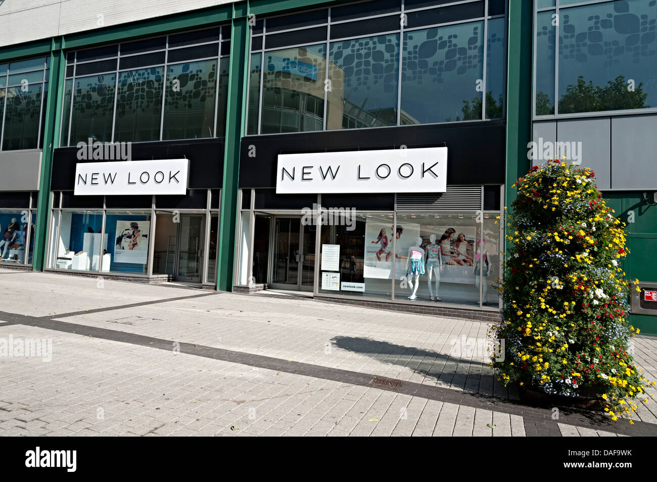New Look Shop High Resolution Stock Photography and Images Alamy
