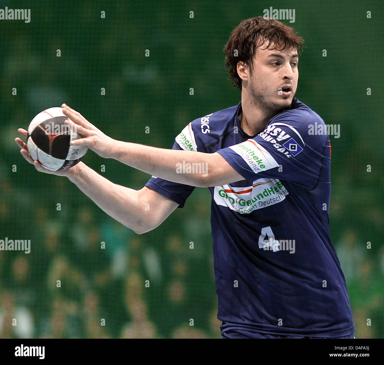 Hamburg S Domagoj Duvnjak Throws During A Handball Bundesliga