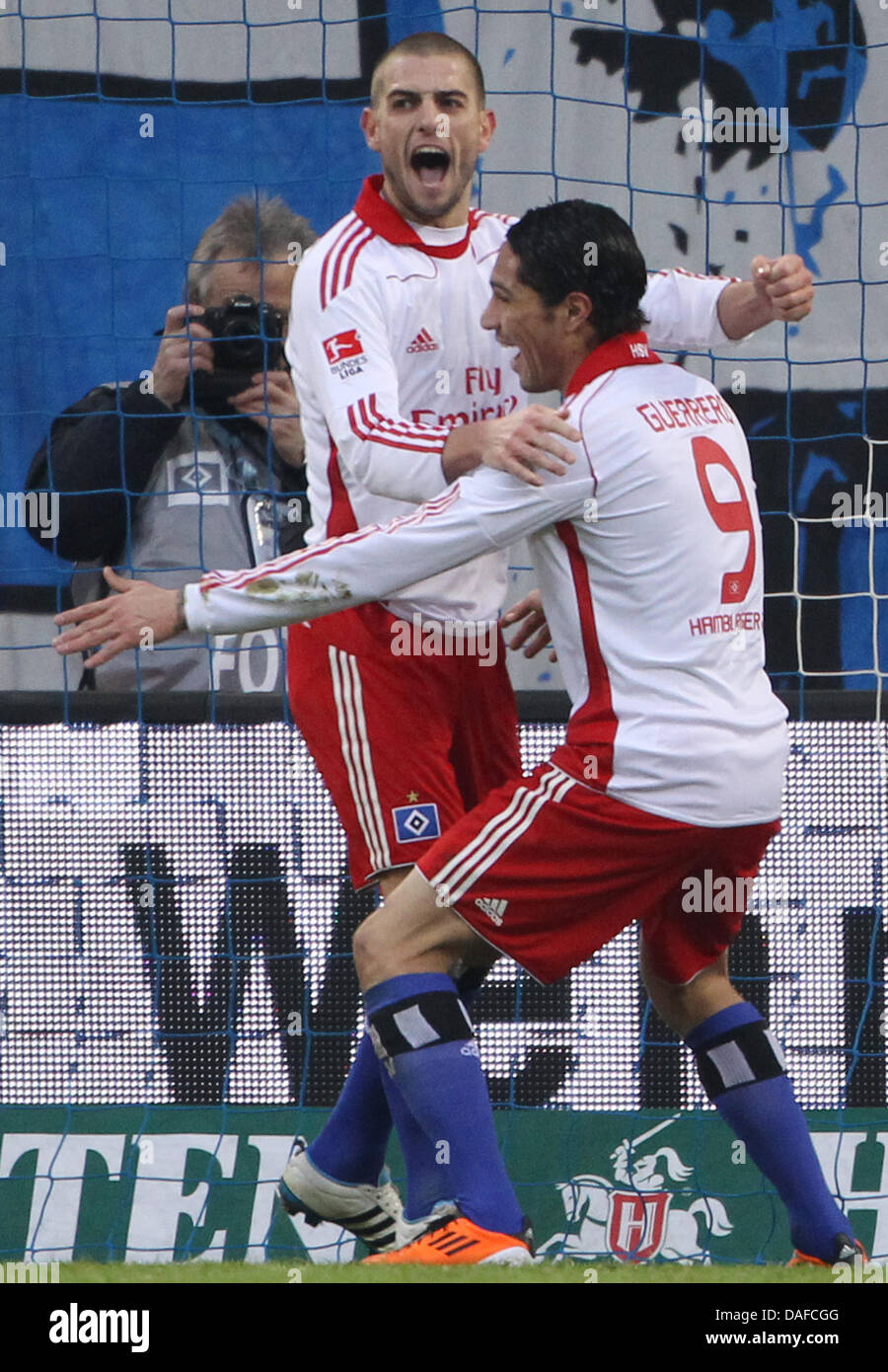 Hamburg's goal scorer Jose Paolo Guerrero (R) cheers fter his 2-0 goal with team-mate Mladen Petric during the Bundesliga match Hamburg SV vs. Werder Bremen at the Imtech Arena in Hamburg, Germany, 19 February 2011. Photo: Friso Gentsch (ATTENTION: EMBARGO CONDITIONS! The DFL permits the further utilisation of the pictures in IPTV, mobile services and other new technologies only no Stock Photo