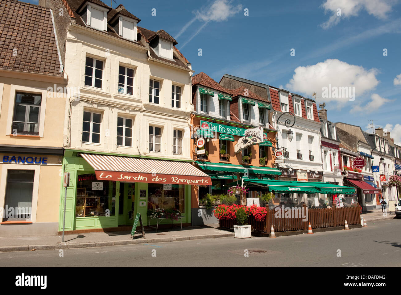 French village street scene hi-res stock photography and images - Alamy