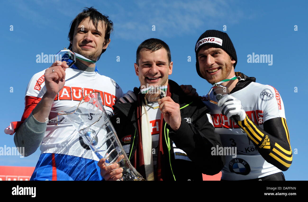 Die Skeletoni, Alexander Tretjakow aus Russland (lr), Martins Dukurs