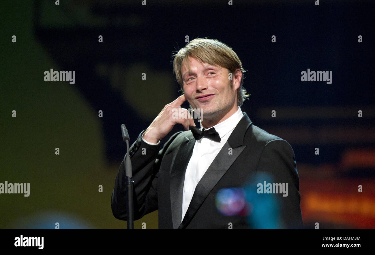 Der daenische Schauspieler Mads Mikkelsen spricht am Samstag (03.12.11 ...