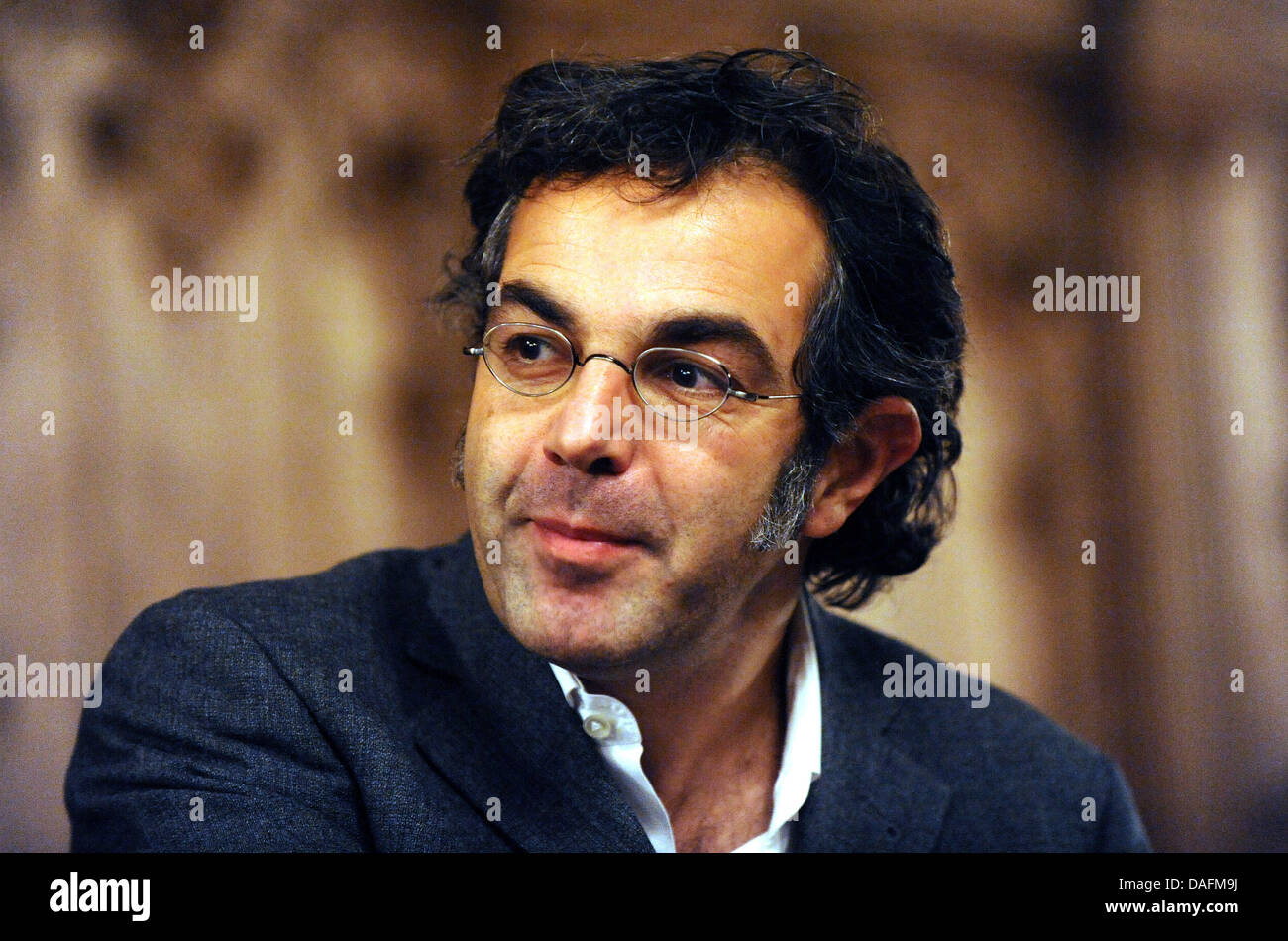 German-Iranian author Navid Kermani speaks during the award ceremony of the 'Hannah-Arendt-Prize for political thinking' at the town hall in Bremen, Germany, 2 December 2011. The awards honours Kermani for his committment for interrelgious dialogue. The city of Bremen and the Heinrich-Boell Foundation have been awarding the Hannah-Arendt-Prize since 1995. The prize is endowed with  Stock Photo