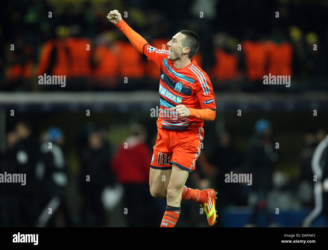 Marseille's Morgan Amalfitano celebrates the victory after the Champions League group F soccer match between Borussia Dortmund and Olympique Marseille at the BVB Arena in Dortmund, Germany 06 December 2011. Photo: Friso Gentsch dpa/lnw  +++(c) dpa - Bildfunk+++ Stock Photo