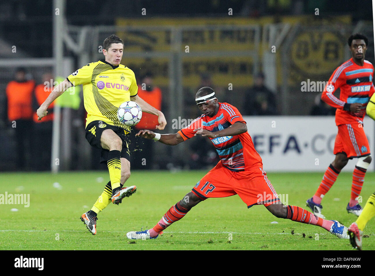 Dortmund's player Robert Lewandowski (L) vies for the ball with Marseille's Stephane Mbia  during the Champions League soccer match between Borussia Dortmund and Olympique Marseille at the Iduna Park stadium in Dortmund, Germany, 6 December 2011.  Photo: Revierfoto Stock Photo