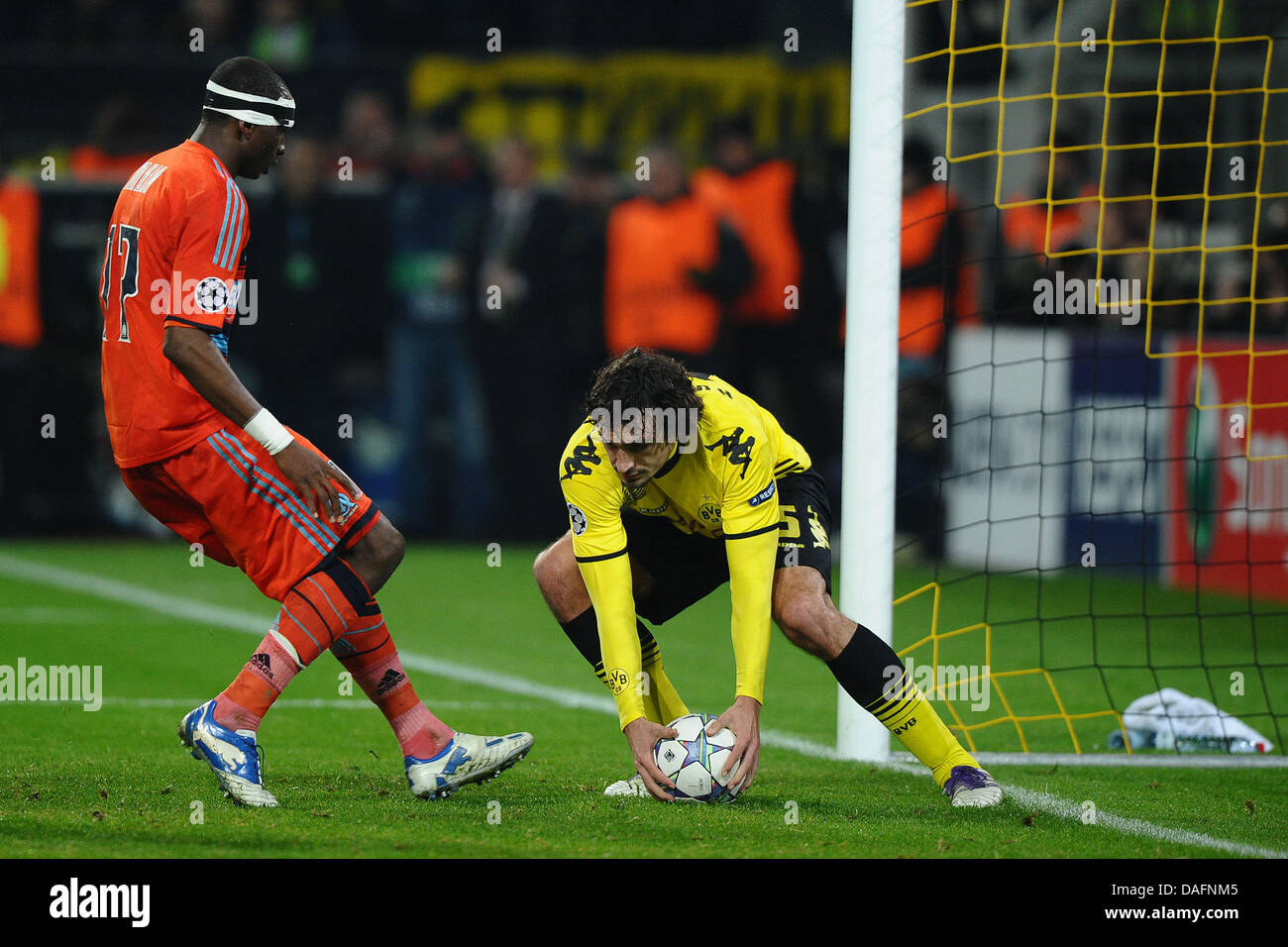 Marseille's player Stephane Mbia vies for the ball with Dortmund's Mats Hummels (R) during the Champions League soccer match between Borussia Dortmund and Olympique Marseille at the Iduna Park stadium in Dortmund, Germany, 6 December 2011.  Photo: Revierfoto Stock Photo