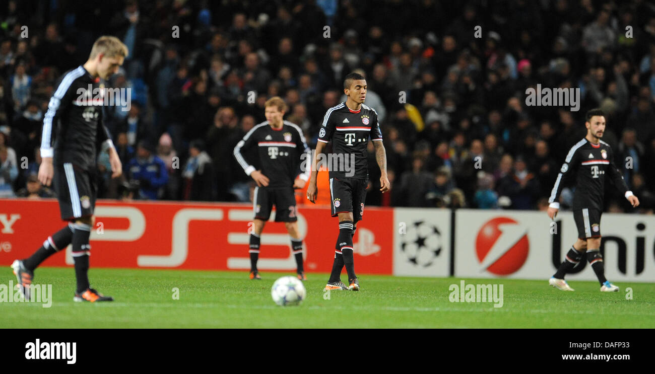 Bayern's players Luiz Gustavo (2-R) and Diego Contento (R) are disappointed after Manchester's second goal during the Champions League group A soccer match between FC Bayern Munich and Manchester City at Etihad Stadium in Manchester, England, 7 December 2011. Photo: Andreas Gebert dpa  +++(c) dpa - Bildfunk+++ Stock Photo