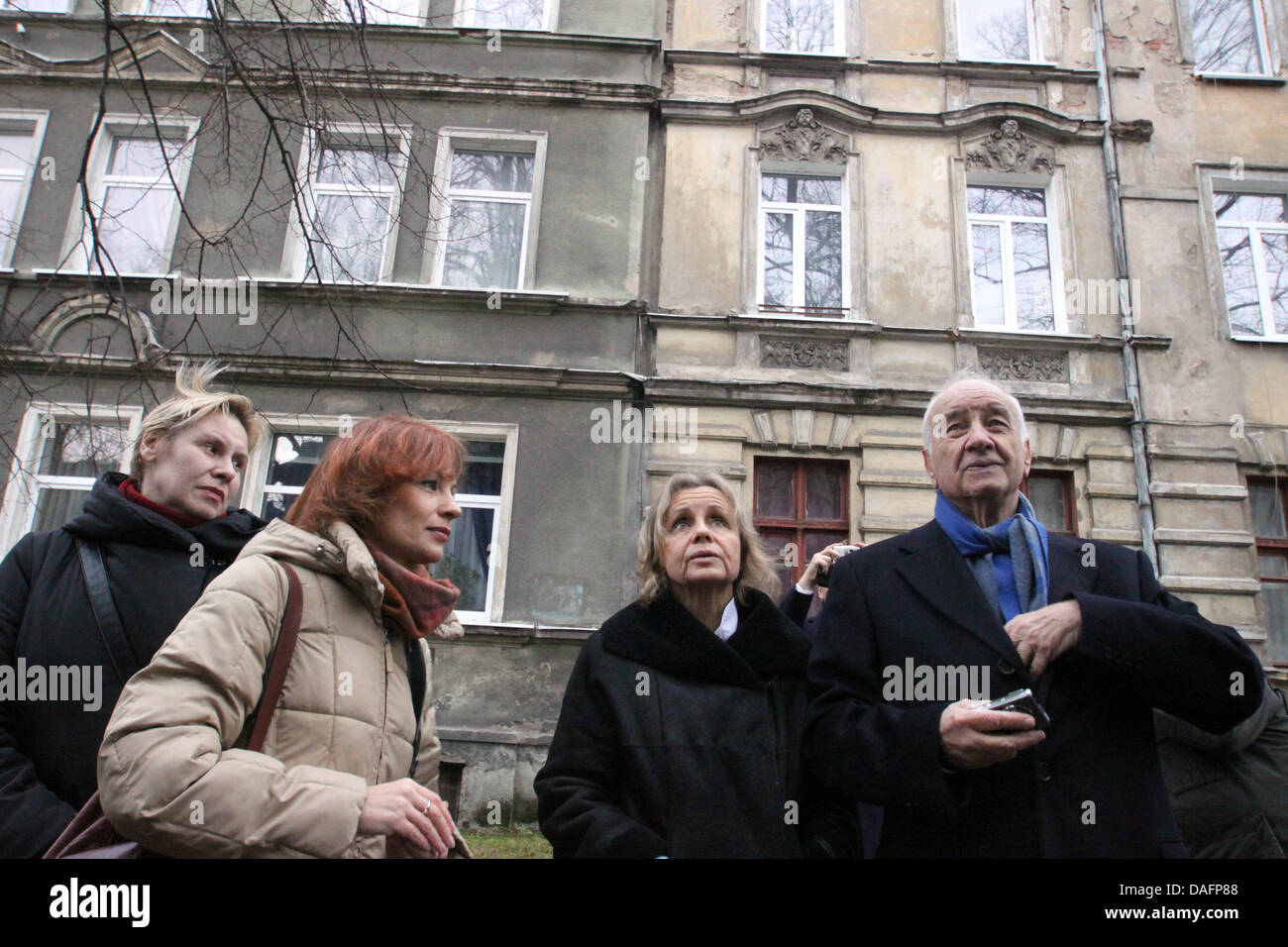 German actor Armin Mueller-Stahl (R) and his wife Gabriele (2-R) stand in front of the former home of his parents in his city of birth 'Tilsit', Sovetsk today, situated in the Russian federal district Kaliningrad, Russia, 07 December 2011. The artist and actor visited the city for the first time in 73 years to receive an award as honorary citizen of the town on 07 December 2011. Ph Stock Photo