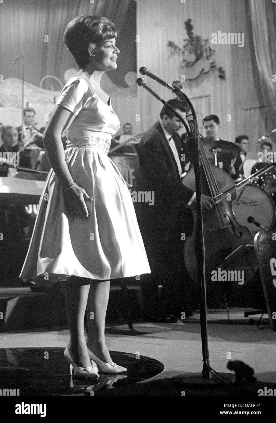 (dpa file) - A file picture dated 04 June 1961 of Swiss singer Lys Assia during a performance at the German folk music festival in Baden-Baden, Germany. The 88-year-old wants to perform at next year's Eurovision Song Contest in Azerbaijan and repeat her 1956 success at the first  Grand Prix Eurovision de la Chanson. Photo: Harry Flesch Stock Photo