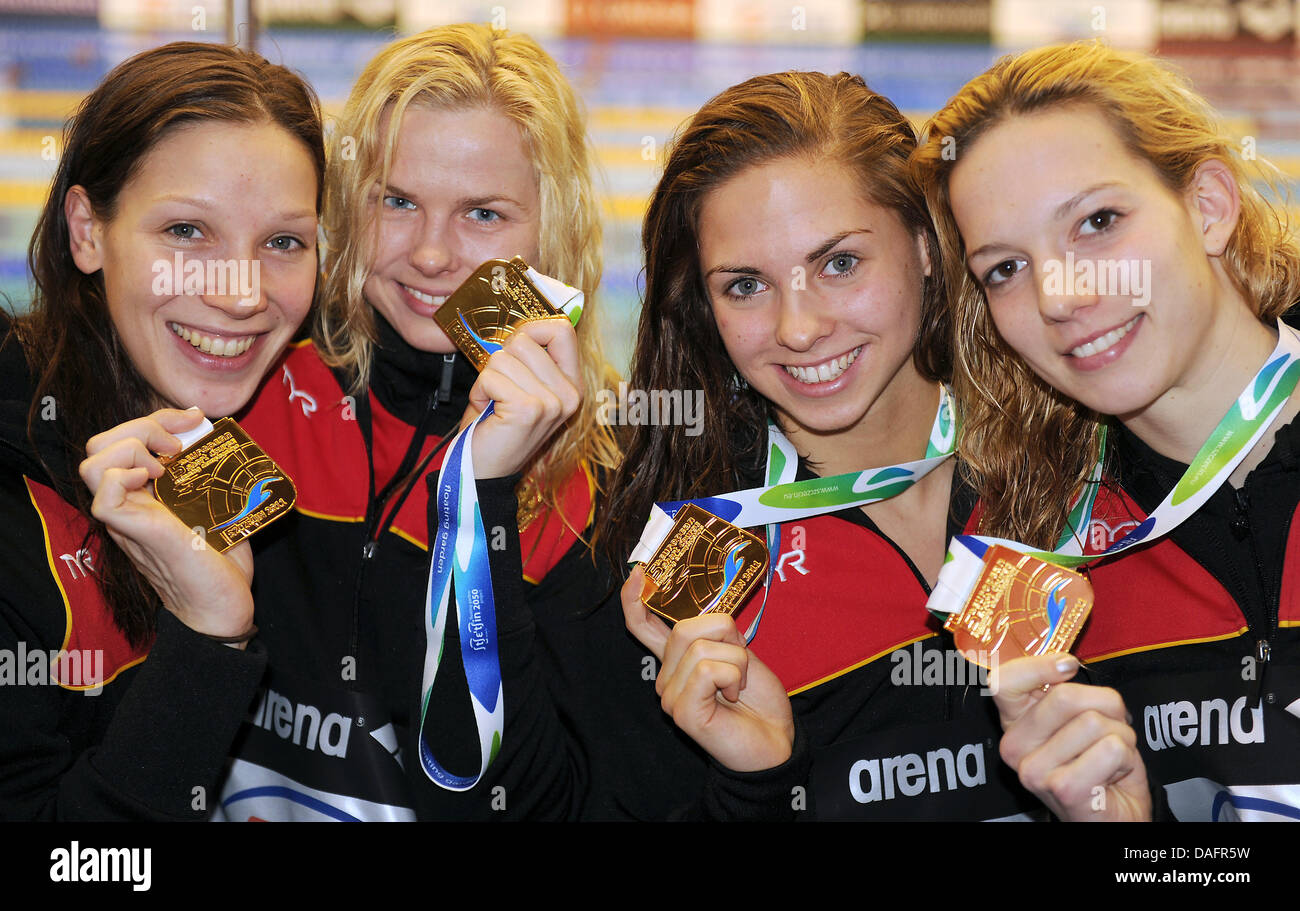Dorothea Brandt (LR), Britta Steffen, Paulina Schmiedel and Daniela