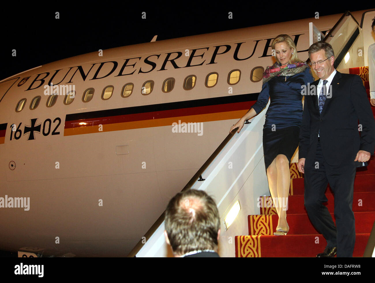 German President Christian Wulff and his wife Bettina leave the President's aircraft at the airport of Abu Dhabi, United Arab Emirates, 11 December 2011, The German President and his wife are on a six-day visit to the Gulf Region. Photo: WOLFGANG KUMM Stock Photo