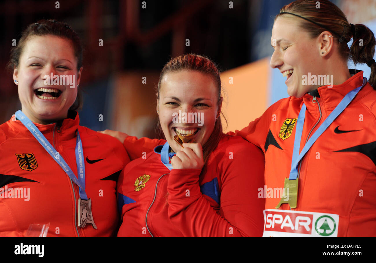 (L-R) Germany's Christina Schwanitz (silver), Russia's Anna Avdeeva (gold) and germany's Josephine Terlecki (bronze) smile with their medals won in the shotput competition at the European Athletics Indoor Championships 2011 in Paris, France, 05 March 2011. Photo: Arne Dedert Stock Photo