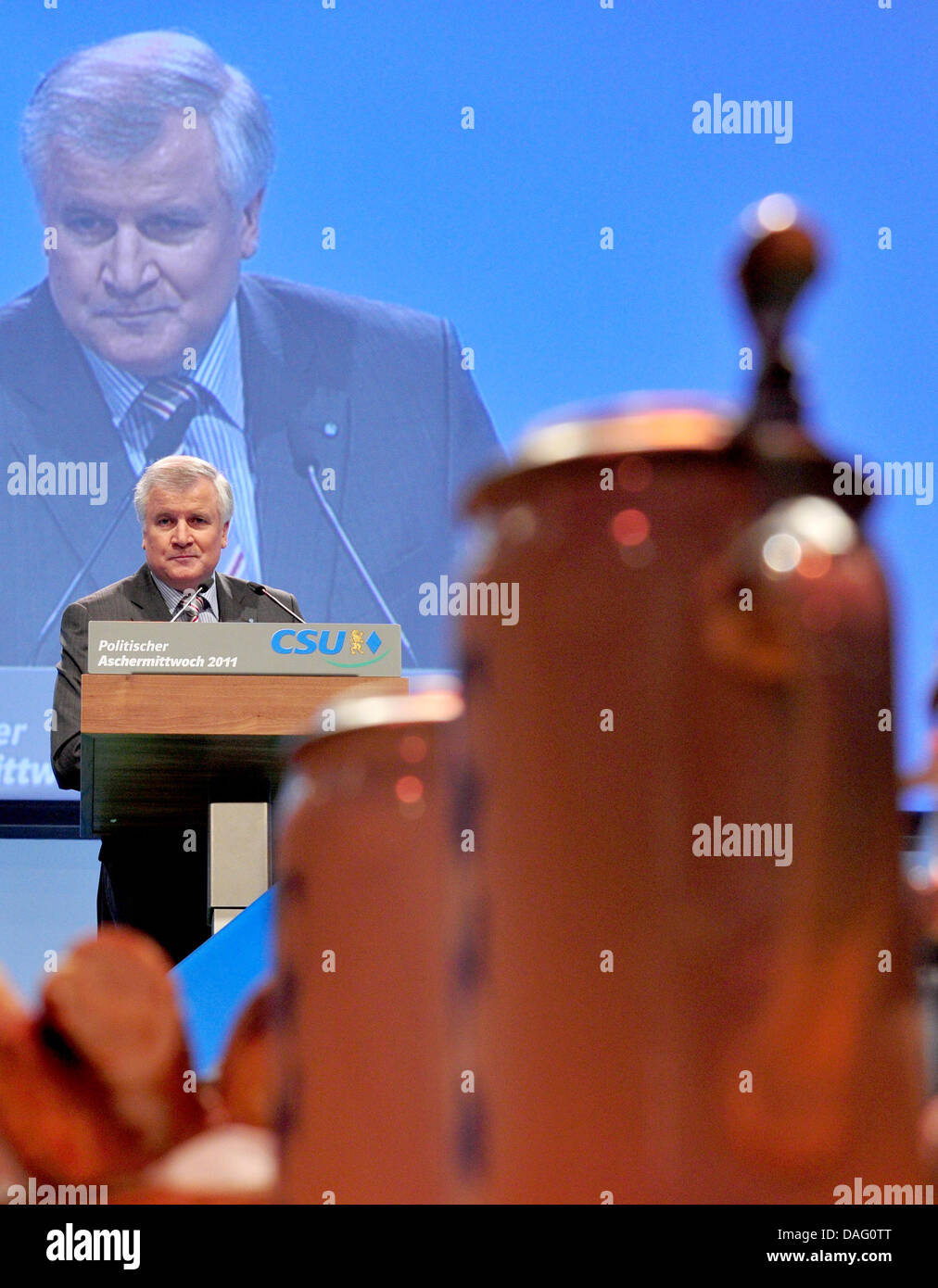 Prime Minister of Bavaria Seehofer speaks during the Political Ash Wednesday event of the Christian Social Union of Bavaria (CSU) in Passau, Germany, 09 March 2011. Photo: Peter Kneffel Stock Photo
