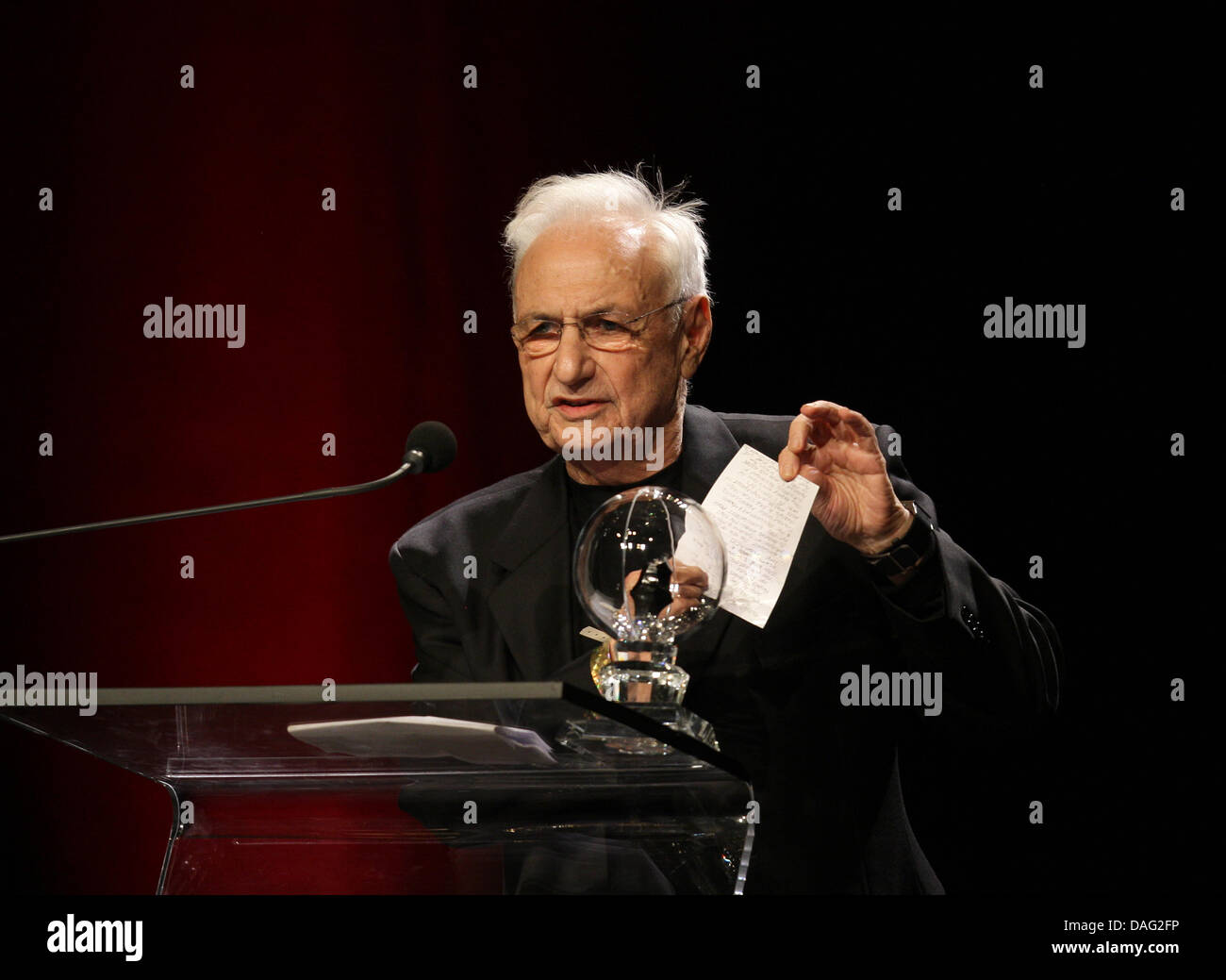 US-architect Frank Gehry speaks during the award ceremony of the Steiger Award in Bochum, Germany, 12 March 2011. Gehry was awarded the Steiger Award, which honours German and international personalities, in the category 'Art'. Photo: Rolf Vennenbernd dpa/lnw Stock Photo
