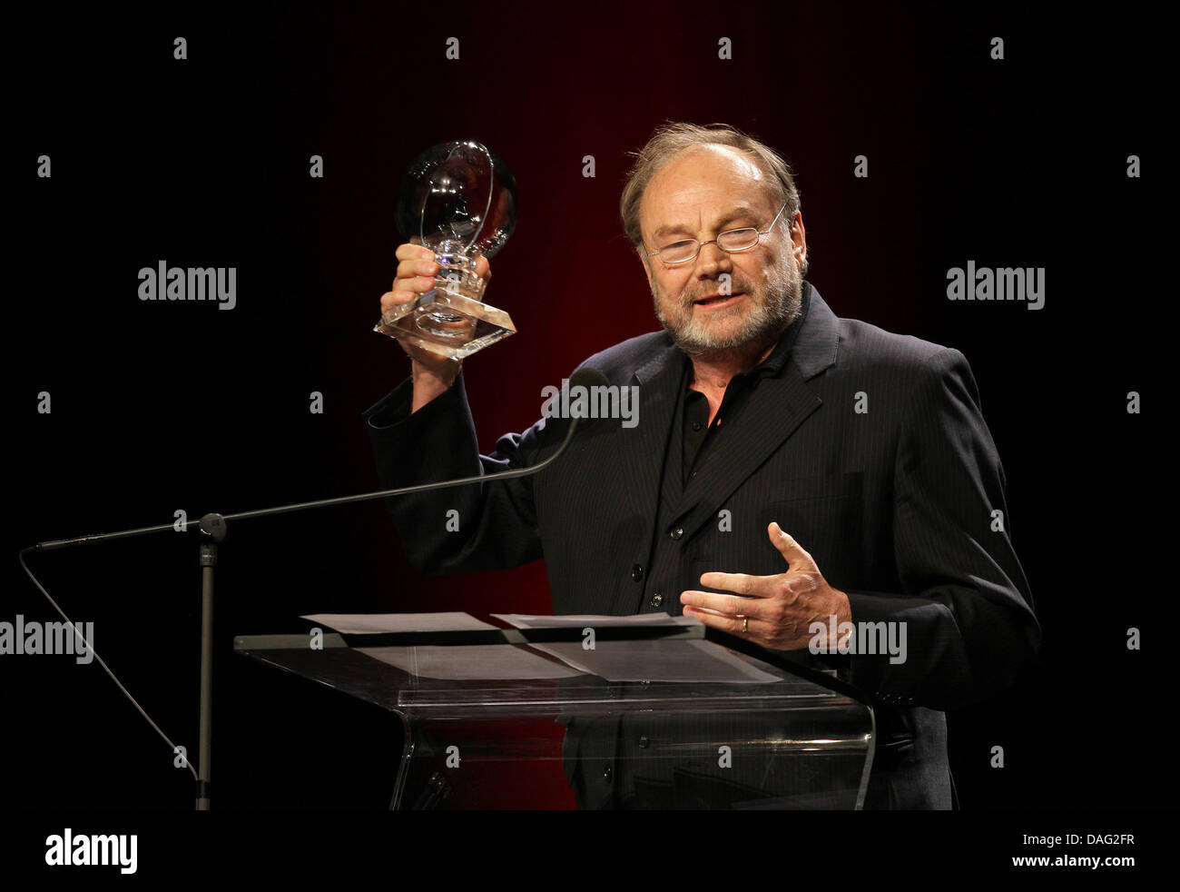 Austrian actor Klaus Maria Brandauer speaks during the award ceremony of the Steiger Award in Bochum, Germany, 12 March 2011. Brandauer was awarded the Steiger Award, which honours German and international personalities, in the category 'Film'. Photo: Rolf Vennenbernd Stock Photo