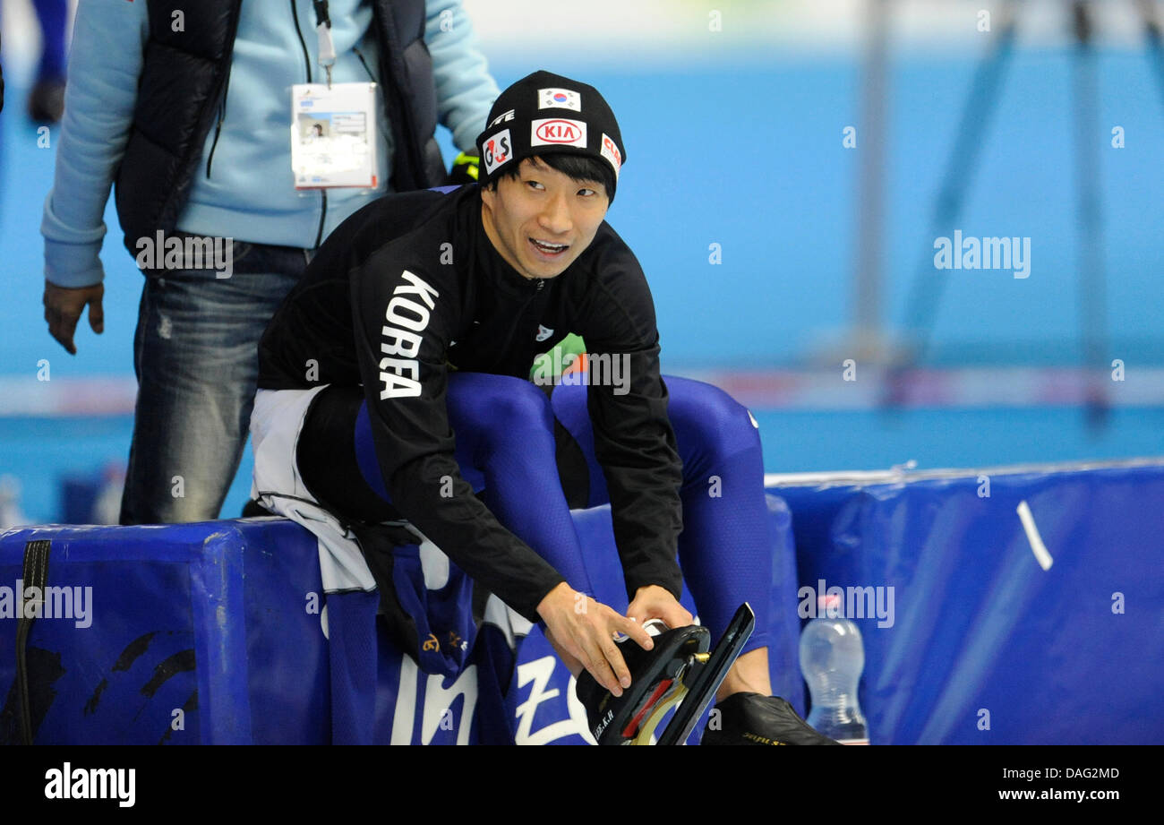 South Korean speed skater Lee Kyou-Hyuk smiles after winning the men's 500  metres race of the speed skating world cup at Max Aicher Arena in Inzell,  Germany, 13 March 2011. Kyou-Hyuk wins