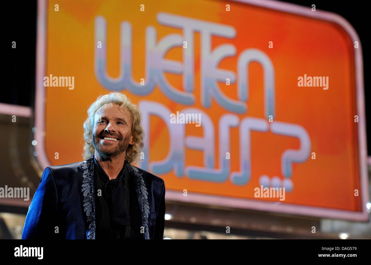 Moderator Thomas Gottschalk talks during the German TV show 'Wetten, dass...?' in Augsburg, Germany, 19 March 2011. This is the 194th edition of Europe's largest TV show. Photo: Joerg Koch Stock Photo