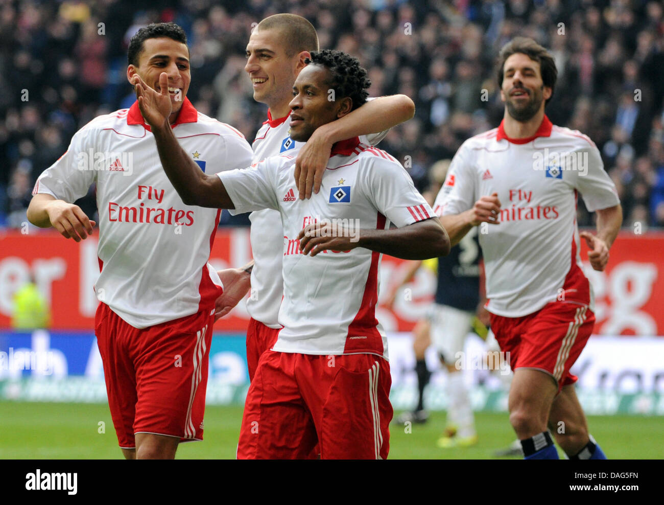 Hamburg's Aenis Ben-Hatira (l-r), Mladen Petric, goal scorer Ze Roberto, and Ruud van Nistelrooy cheer with teammates after the 6-1 goal during a German Bundesliga match of Hamburger SV versus 1. FC Cologne in Hamburg, Germany, 19 March 2011. Photo: Angelika Warmuth Stock Photo