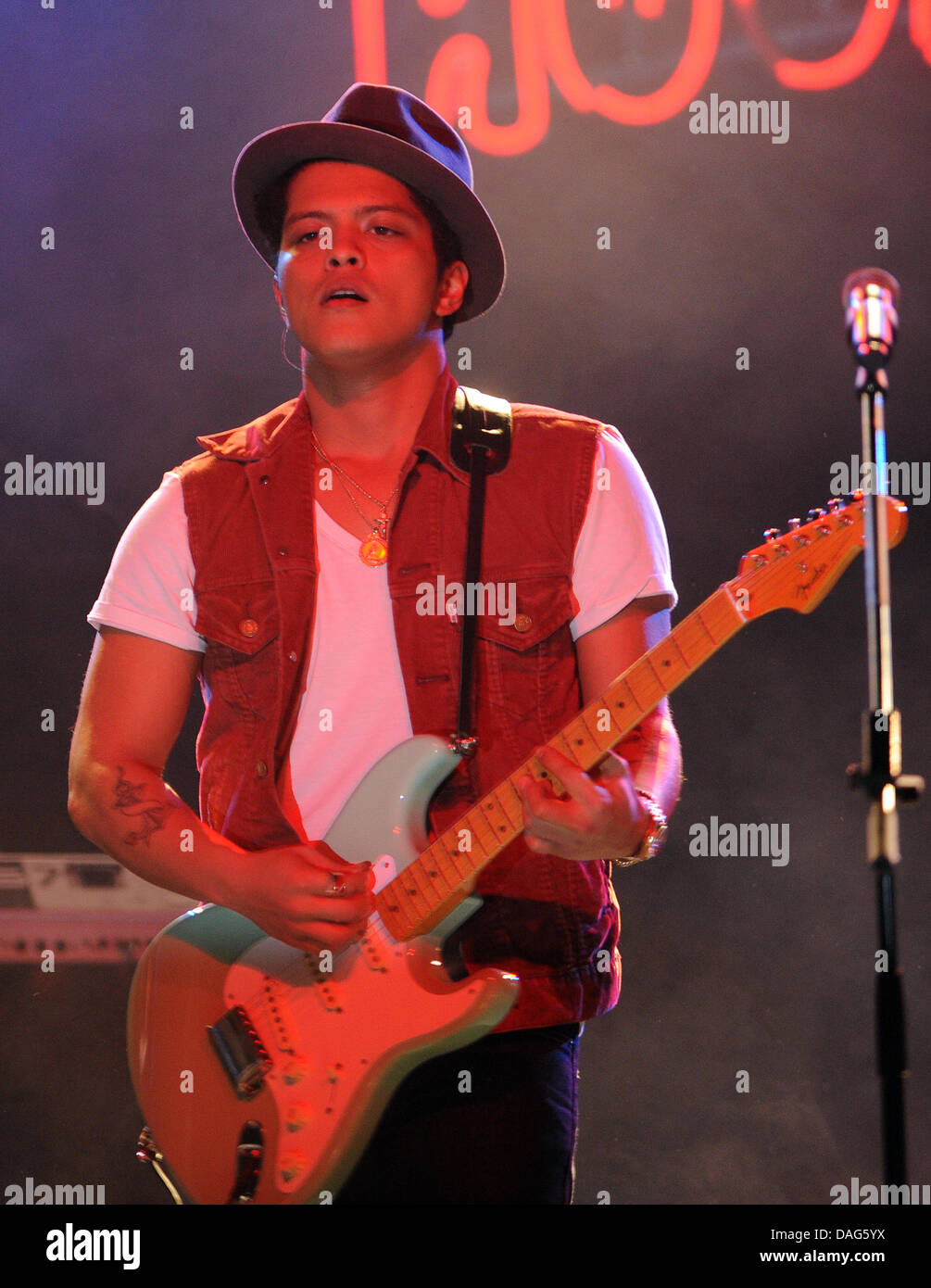 US musician Bruno Mars performs in Hamburg, Germany, 20 March 2011. Mars is on Germany tour for the first time. Photo: Marcus Brandt Stock Photo