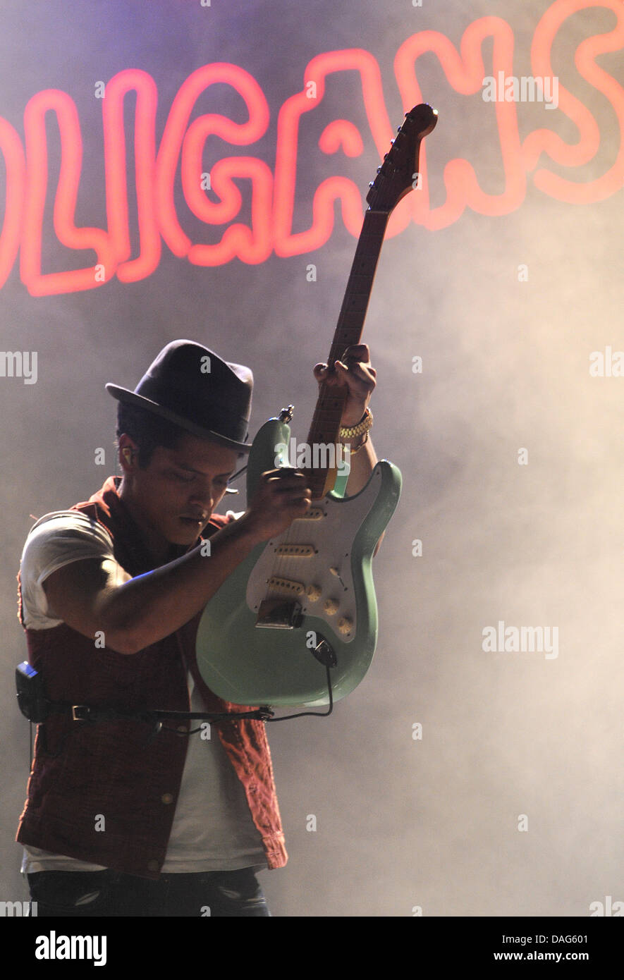 US musician Bruno Mars performs in Hamburg, Germany, 20 March 2011. Mars is on Germany tour for the first time. Photo: Marcus Brandt Stock Photo