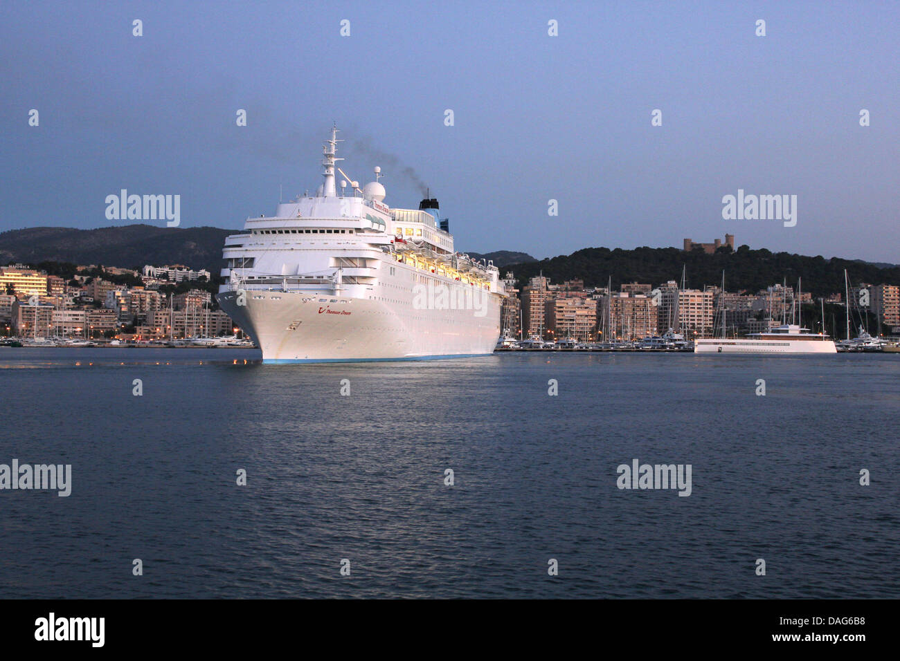 Thomson Cruises Cruise Ship “Thomson Dream” ( 243 mtrs) coming onto
