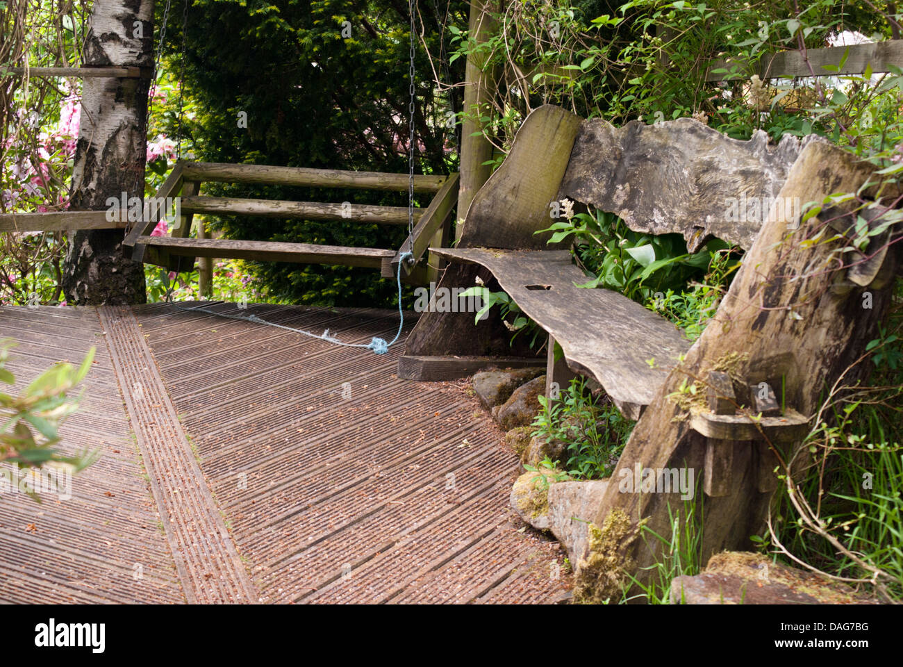 Empty bench beneath trees hi-res stock photography and images - Alamy
