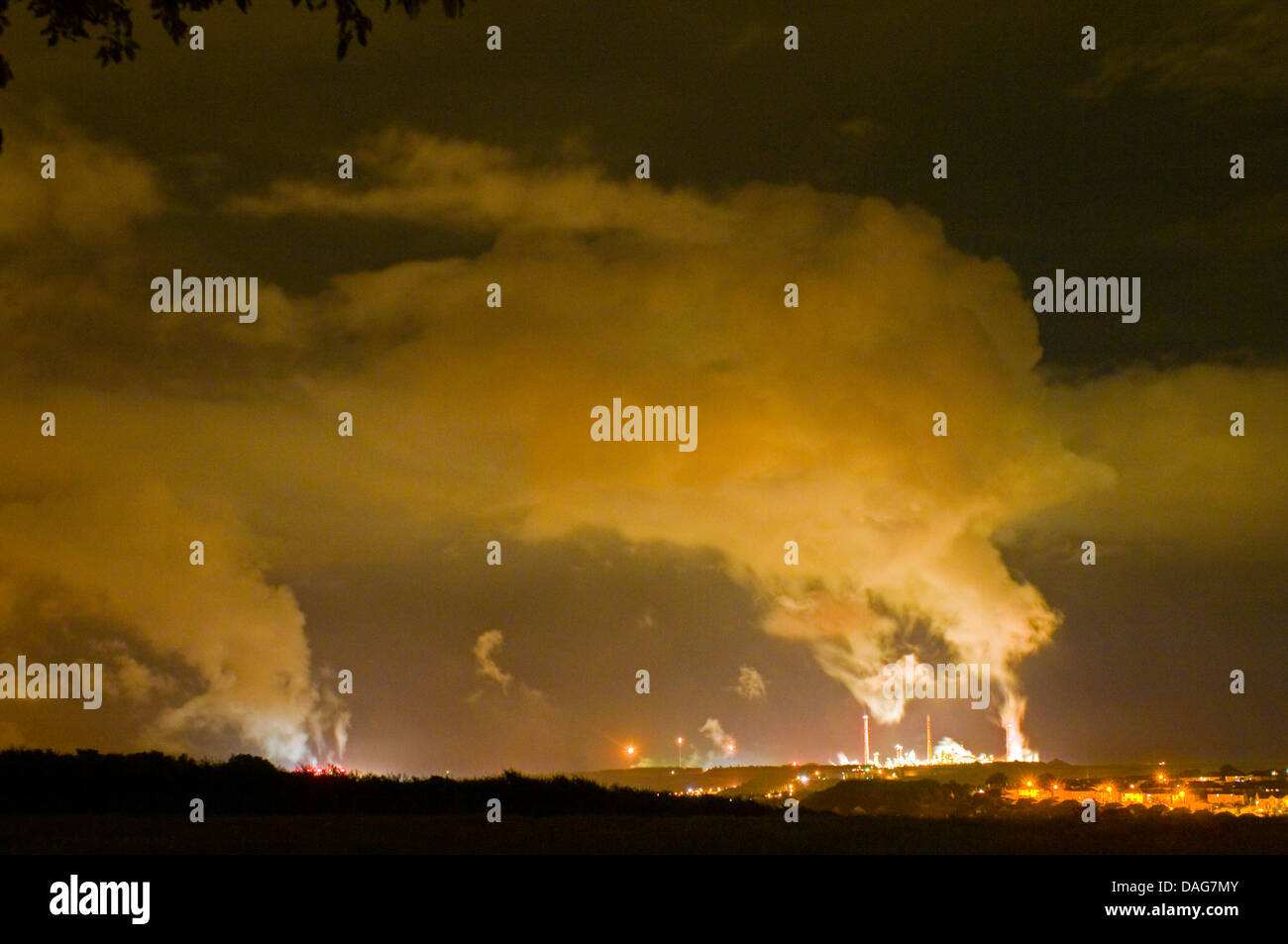 oil rafinery in the night, United Kingdom, Wales, Pembrokeshire Stock Photo