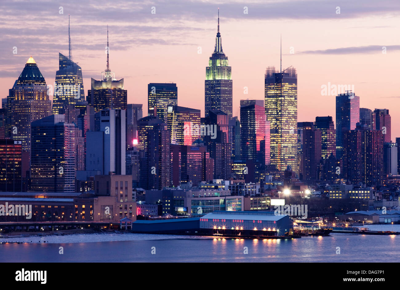 MIDTOWN SKYLINE HUDSON RIVER MANHATTAN NEW YORK CITY USA Stock Photo ...