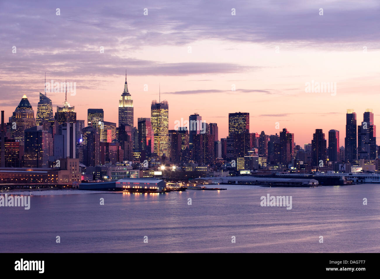 MIDTOWN SKYLINE HUDSON RIVER MANHATTAN NEW YORK CITY USA Stock Photo ...