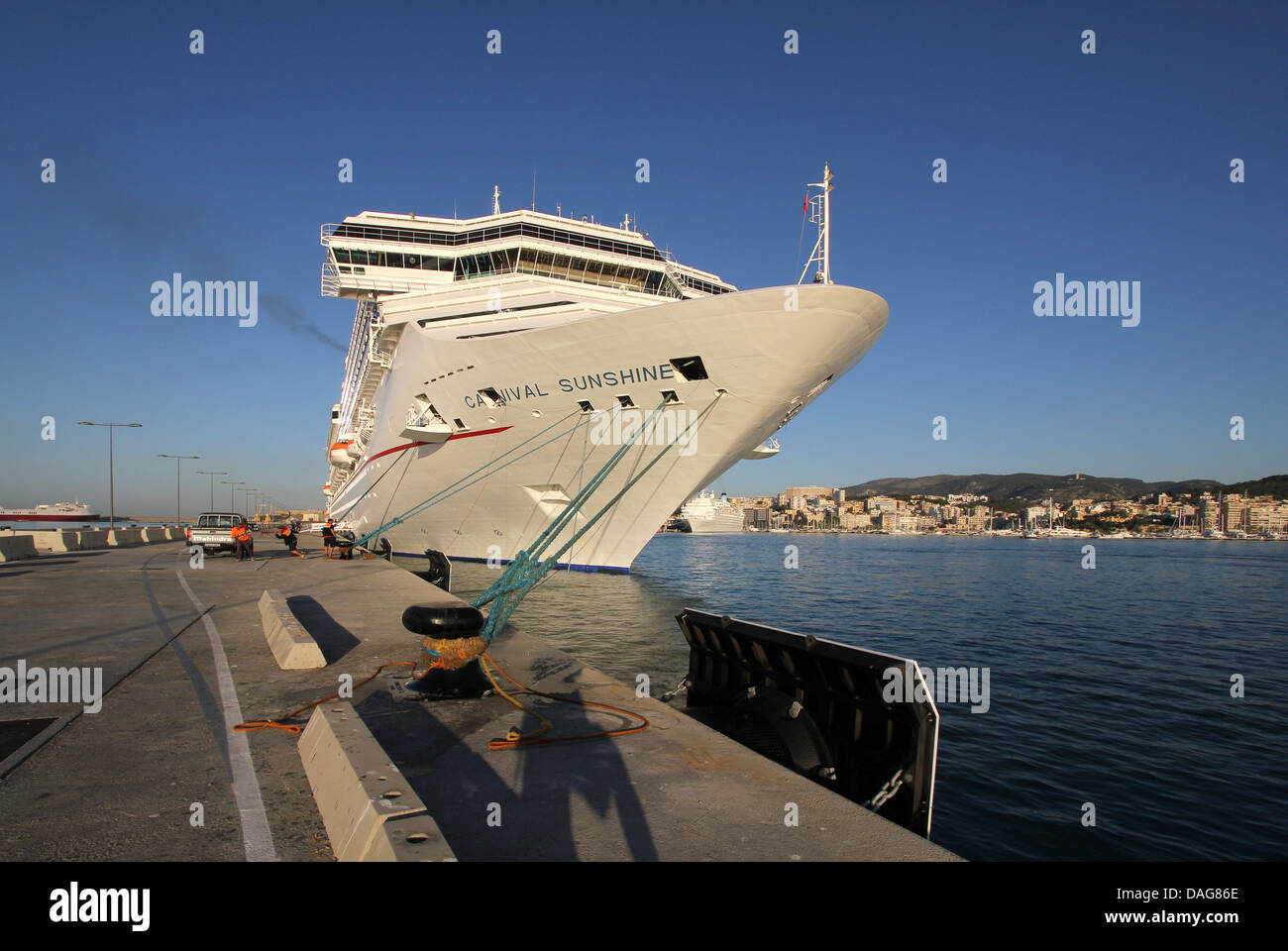 Carnival Cruises Cruise ship “Carnival Sunshine” (272 mtrs) arrival